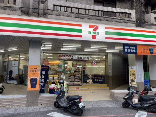 統一超商（篤行門市）大夜工讀