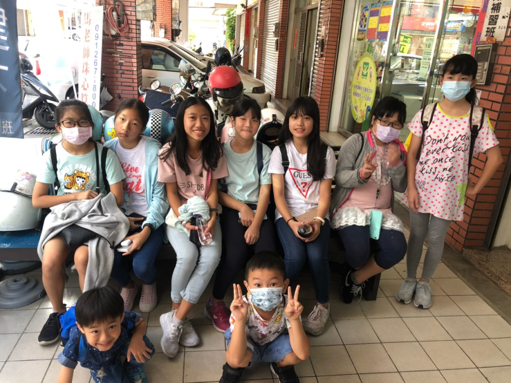 鐘點老師“安親課輔”