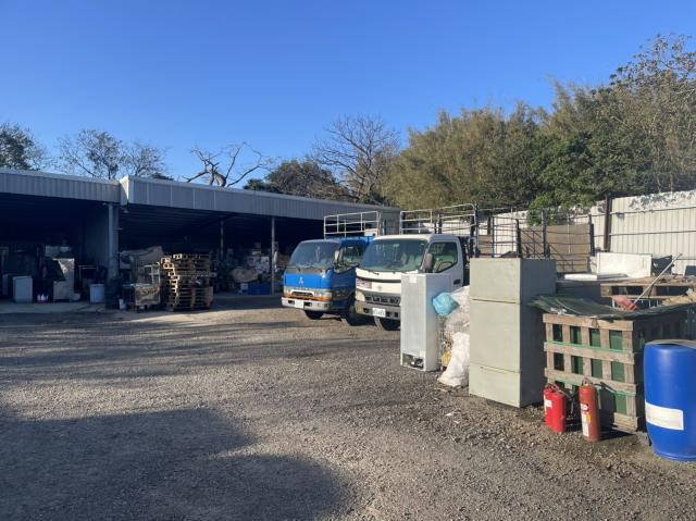 隨車助手。協助場內整理