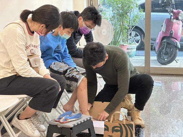 週一四午晚班工讀（遠足客製鞋墊文成門市）