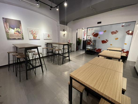 小豬很忙滷味花蓮博愛店 工作人員