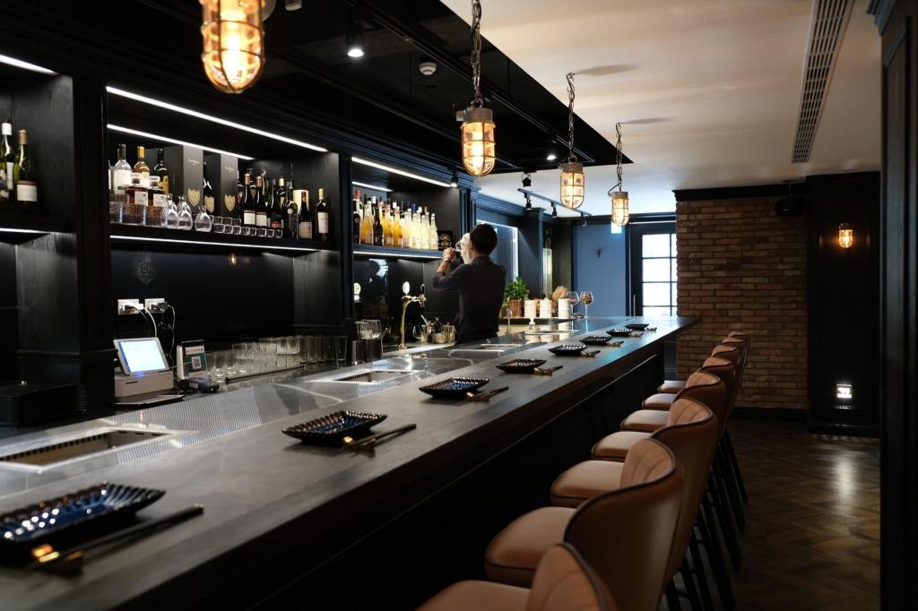 八和餐飲集團 一頭班 長期內外場計時社員，薪資 $230元/HR(含全勤獎金$20/每小時) + (另享每季分紅獎金$3000~12000)