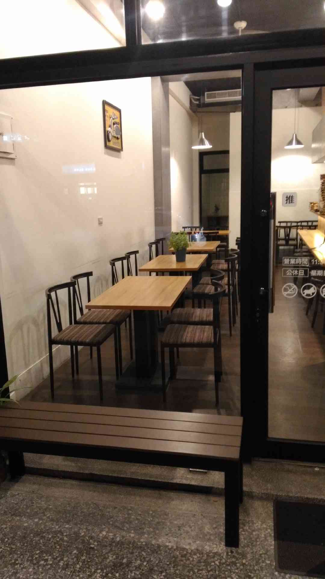 晚班計時工作夥伴(星期日固定休假其餘輪休)