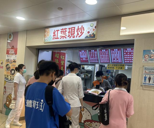 【品牌介紹】紅葉食品行在梧棲院區經營超過20年 各種中式美食現炒料理，口味道地深得消費者喜愛 【產品服務】梧棲童綜合醫院B2美食街紅葉美食現炒在院區服務超過20年，經濟實惠的日常餐點.. 服務的對象為院內所有同仁、醫生，護理人員，住院患者，家屬，...