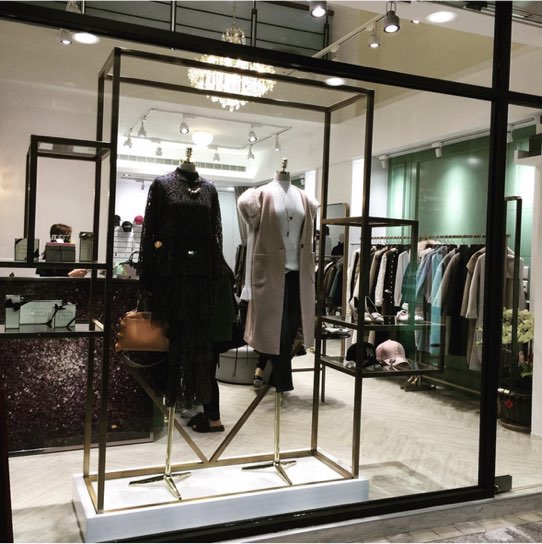 服飾店員