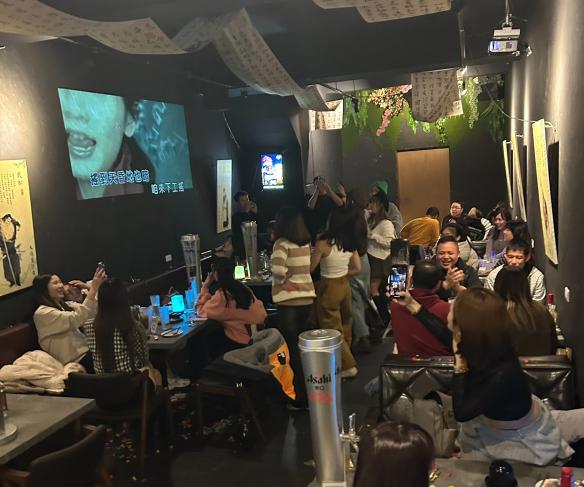 PT餐酒館外場