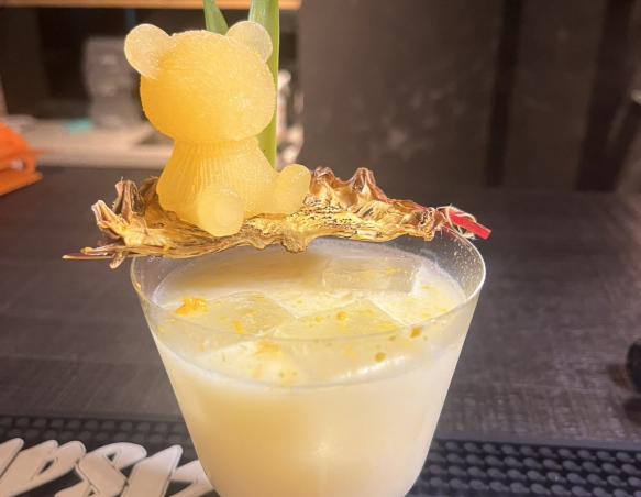 PT餐酒館外場