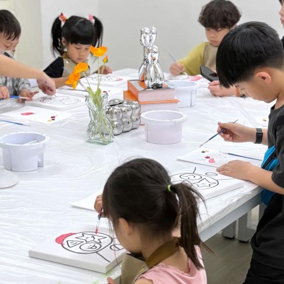 Hi Art嗨畫 畫室工讀小老師