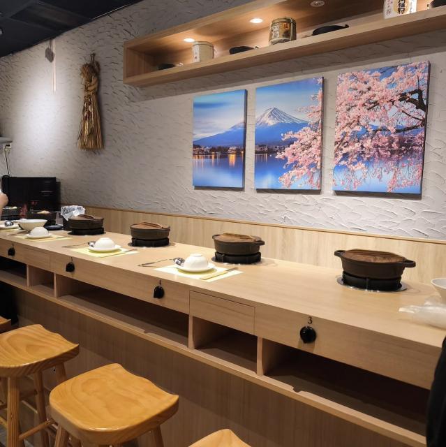 火鍋店內外人員