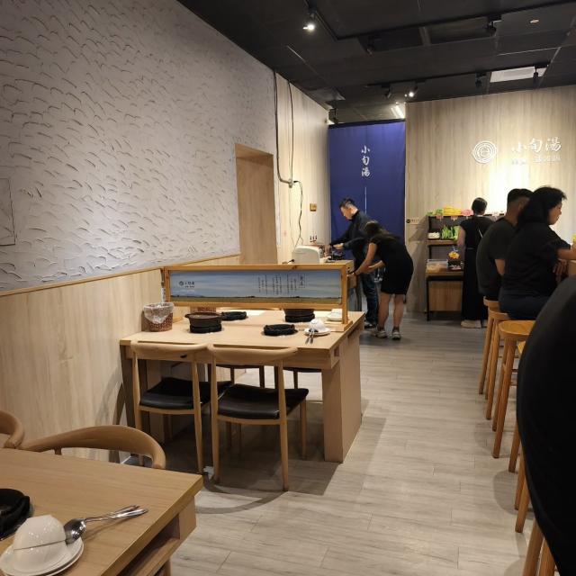 火鍋店內外人員