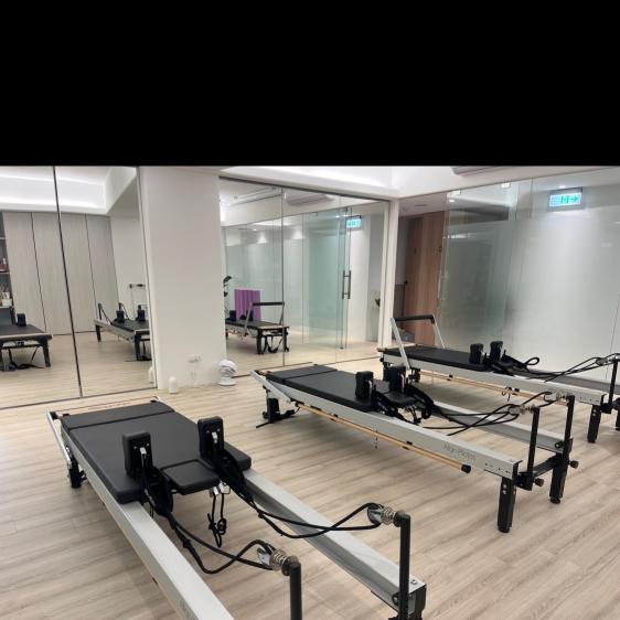 彼拉提斯教室櫃檯人員